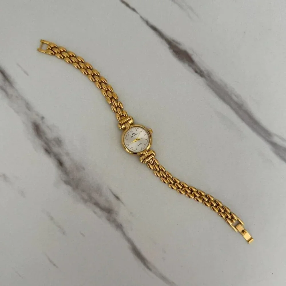 Sku0448 Retro Gold/White‎ Dial Women Round Watch stainless steel + gift bag
